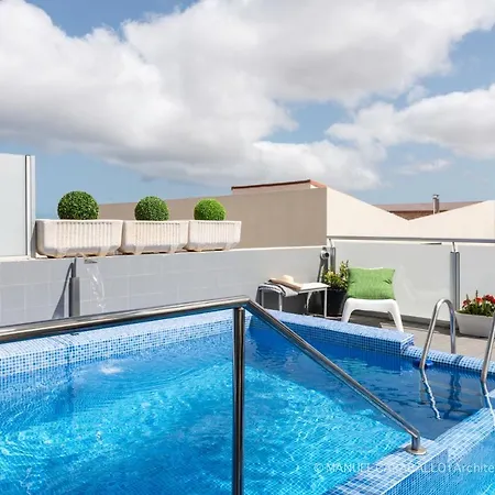 Nyaraló Con Piscina Privada Palmeras