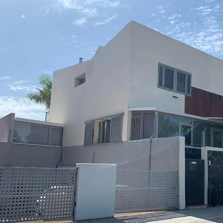 Nyaraló Con Piscina Privada Palmeras *