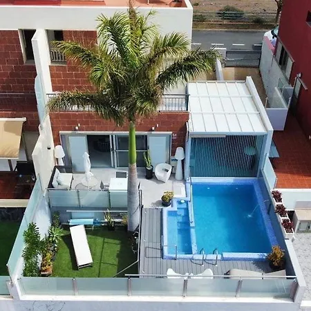 Nyaraló Con Piscina Privada Palmeras *