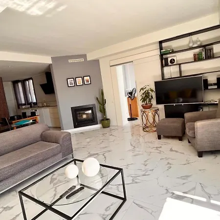 Con Piscina Privada Palmeras Nyaraló